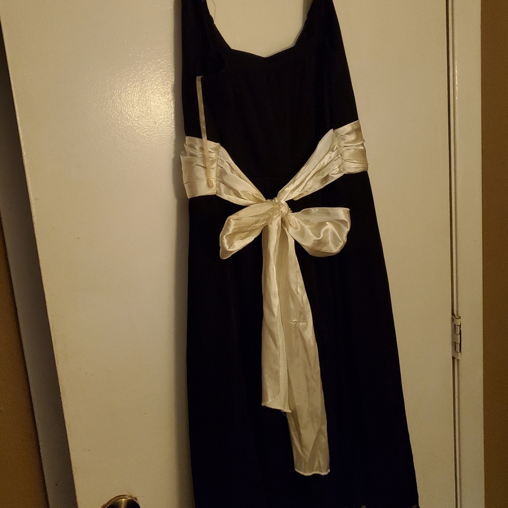 Formal Dress - Picture 2 of 2
